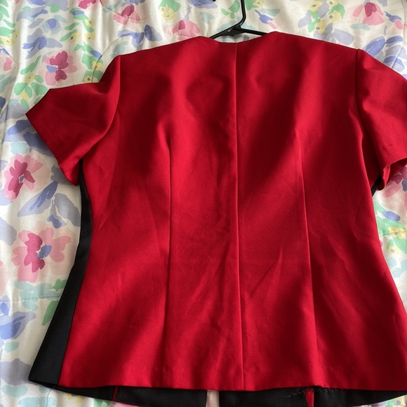 VTG 90s Red and Black Short-sleeve Zipper blazer - Picture 3 of 3